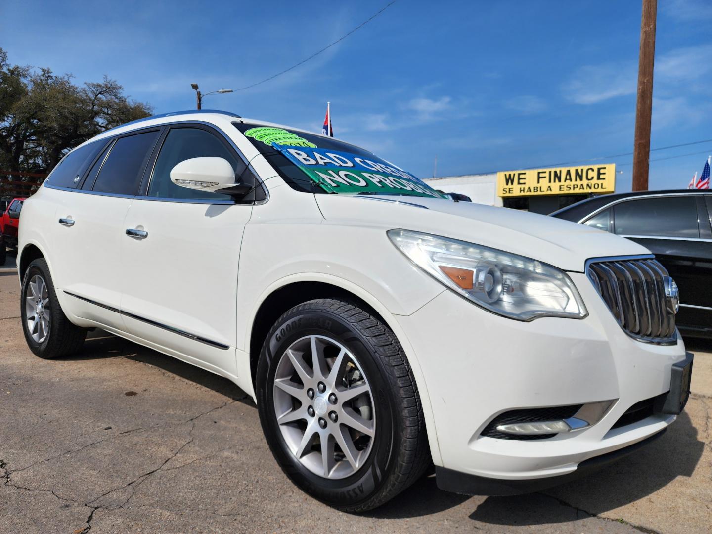 2014 WHITE Buick Enclave Leather (5GAKRBKD2EJ) with an 3.6L V6 DOHC 24V engine, 6-Speed Automatic Overdrive transmission, located at 2660 S.Garland Avenue, Garland, TX, 75041, (469) 298-3118, 32.885387, -96.656776 - Photo#1